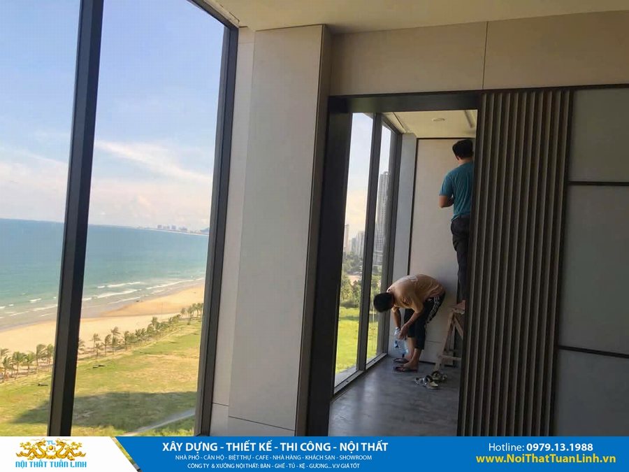 Thi công ốp vách phòng khách căn hộ view biển 