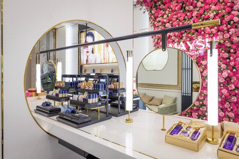Thiết kế nội thất showroom mỹ phẩm đẹp nổi bật 45