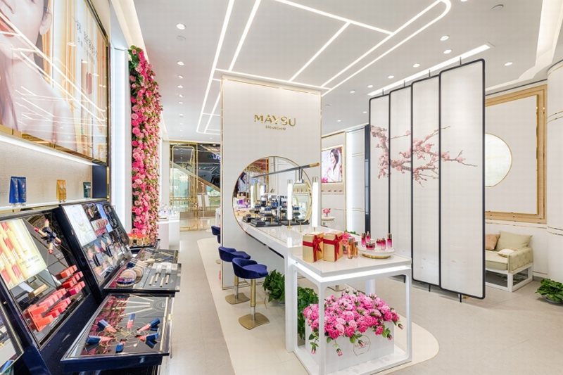Thiết kế nội thất showroom mỹ phẩm đẹp nổi bật 77