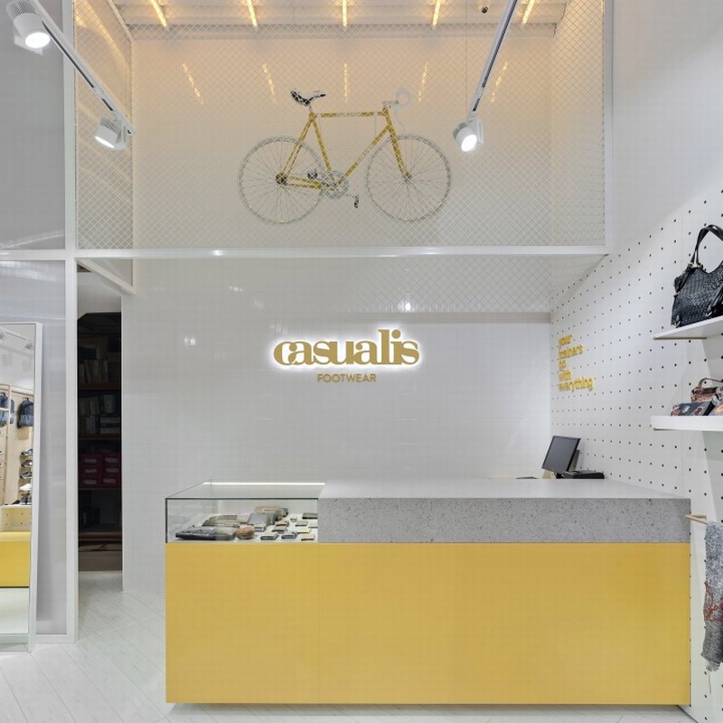 Thiết kế showroom cửa hàng shop giày dép thời trang túi xách đẹp 3