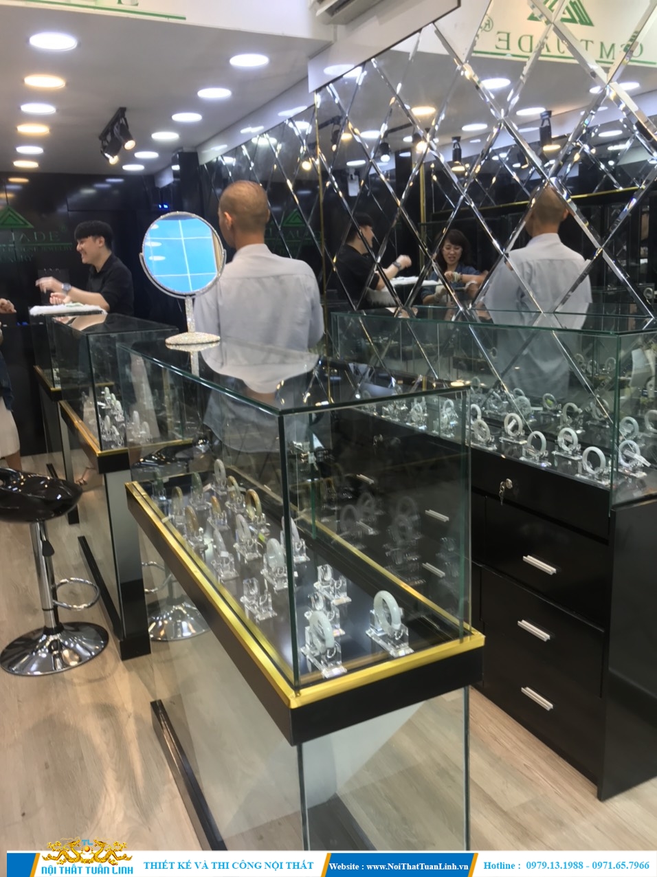Thiết kế thi công showroom trang sức GMT JAD Quận 1 TPHCM 5
