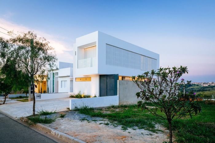 Nhà phố thiết kế đẹp với thiết kế màu trắng đơn giản hiện đại 11