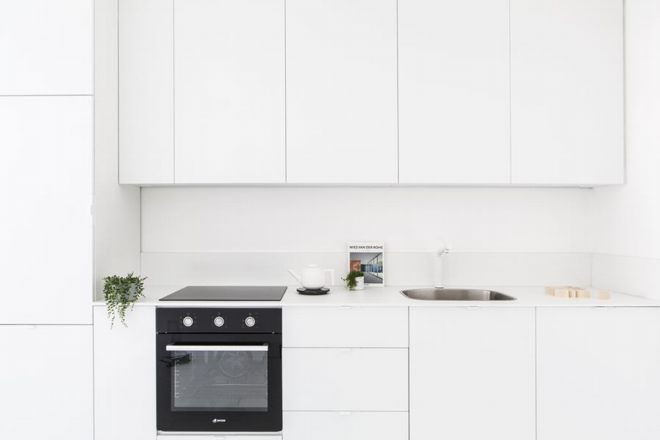 Khám phá Căn hộ nhỏ hẹp 42m sử dụng gam màu trắng tinh khôi 18
