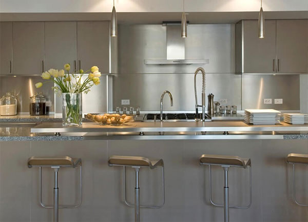 Mẫu tủ bếp đẹp và hiện đại chất liệu inox