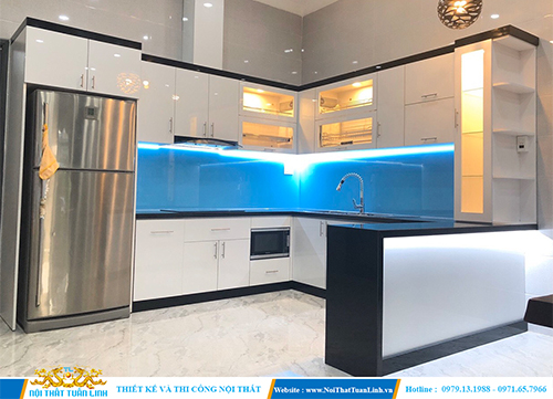 Thiết kế thi công nhà bếp đẹp phụ kiện thông minh