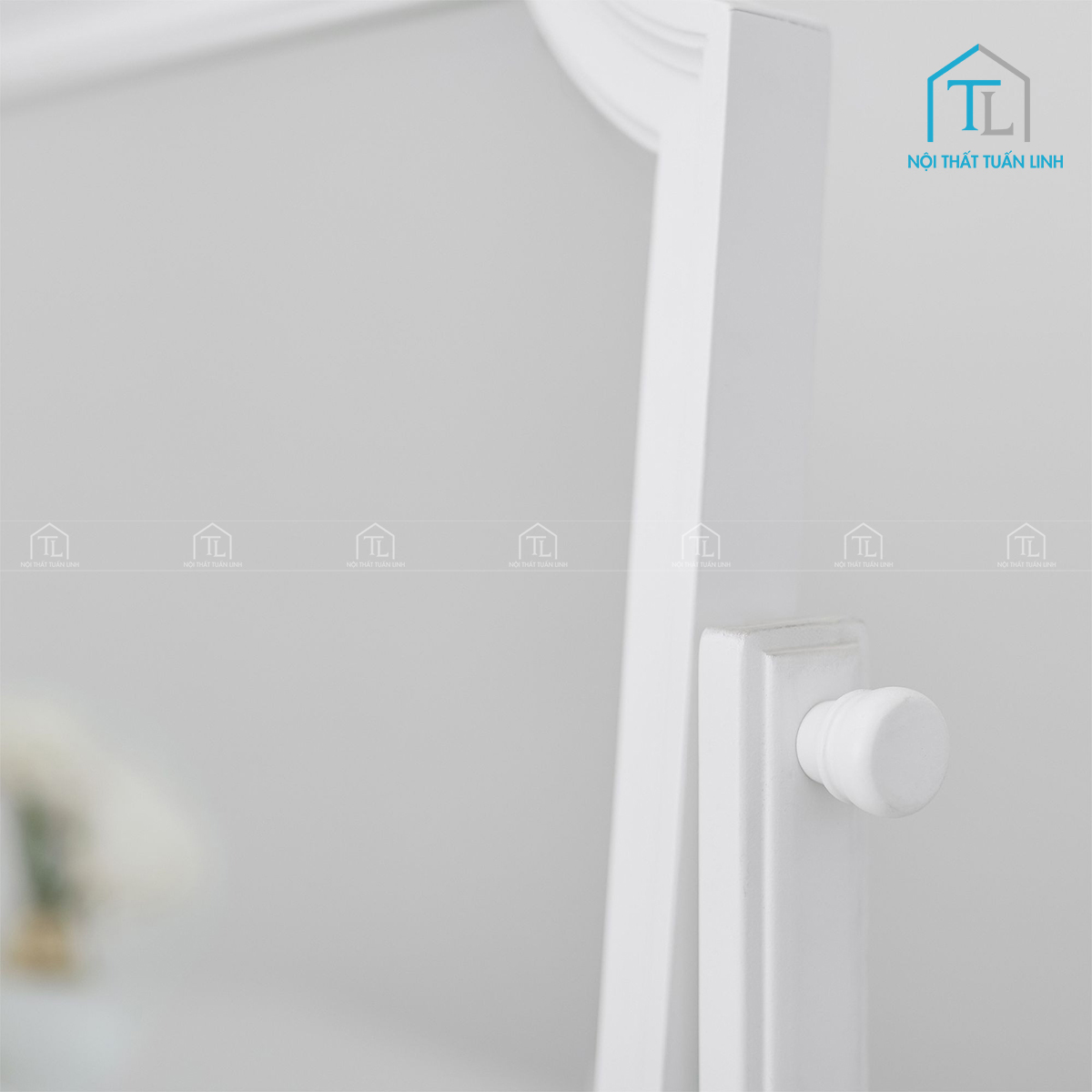 Bàn trang điểm MDF có gương và ngăn chứa tiện lợi
