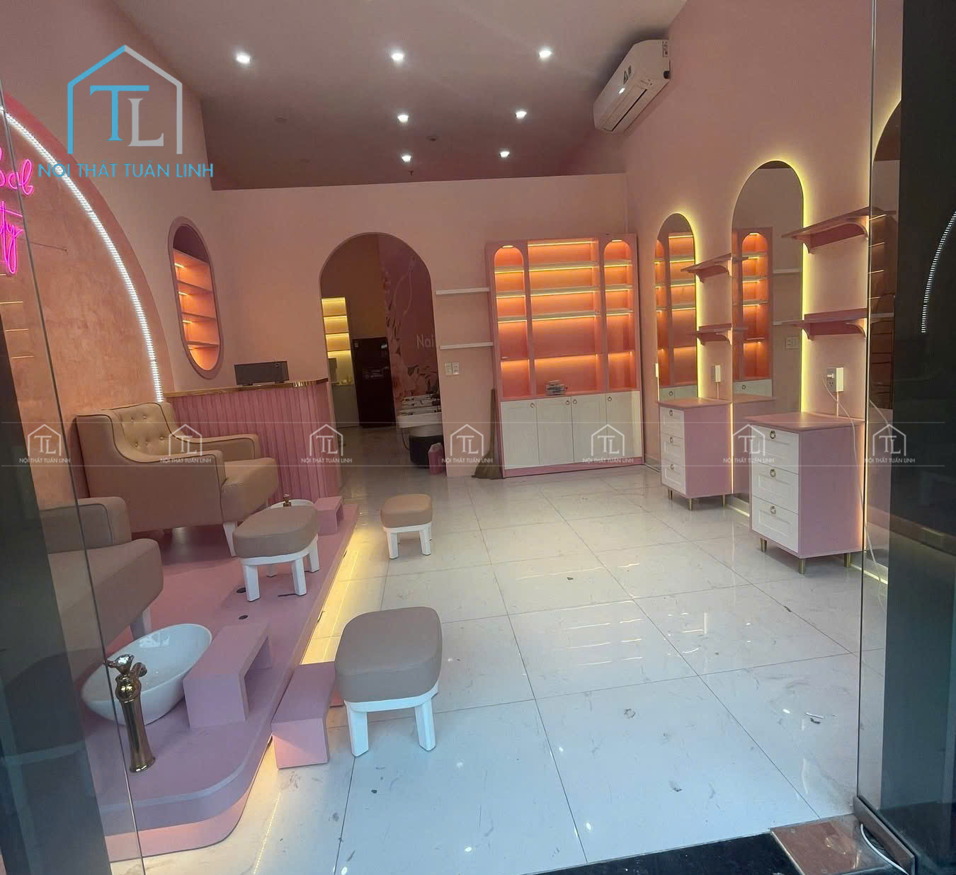 Thi công spa nail tông hồng